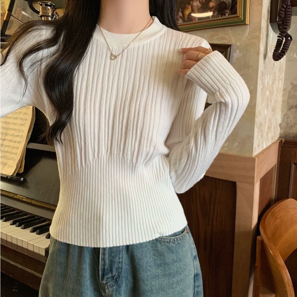 Chic White Cream Ribbed Sweater